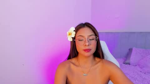 sussy_sweet4u online show from October 15, 8:17 am