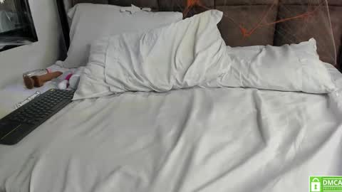 Snapshot of sussy_vixen chatting on October 25, 7:54 pm sussy_vixen online show from October 25, 7:54 pm