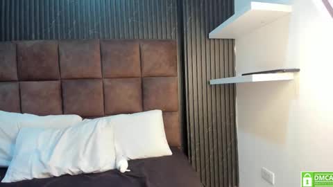 Snapshot of sussy_vixen chatting on October 20, 7:50 pm sussy_vixen online show from October 20, 7:50 pm