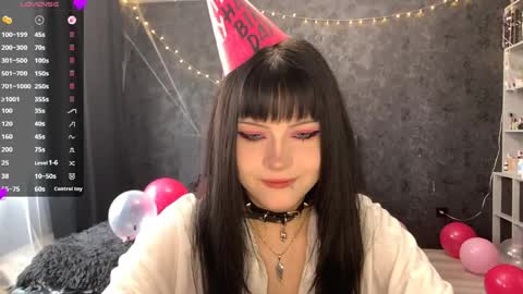 EmilySuonn online show from May 16, 7:22 am