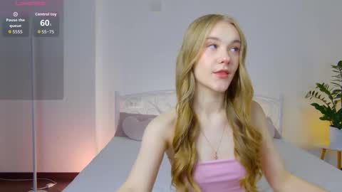 Suzi online show from November 15, 2:40 pm