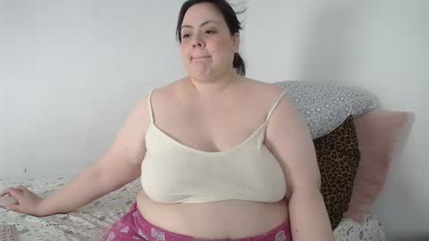 Snapshot of suzyitsstunning23 chatting on October 13, 2:36 am suzy online show from October 13, 2:36 am