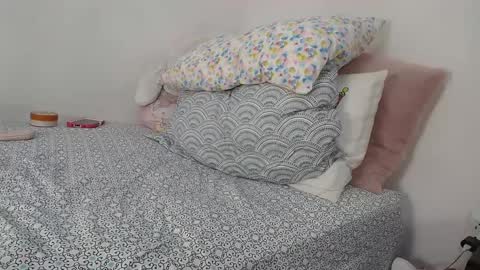 Snapshot of suzyitsstunning23 chatting on September 19, 2:10 am suzy online show from September 19, 2:10 am