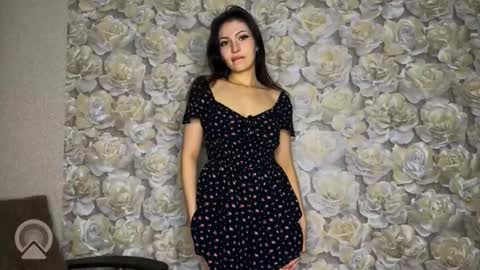 sweeet_strawberies online show from September 19, 6:18 pm