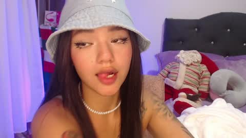 sweeetkittyy22 online show from December 21, 3:14 am