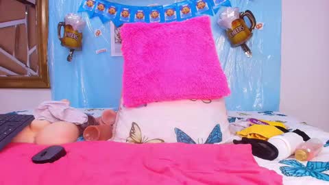 Snapshot of sweegirl_ chatting on September 26, 12:14 pm Debora online show from September 26, 12:14 pm