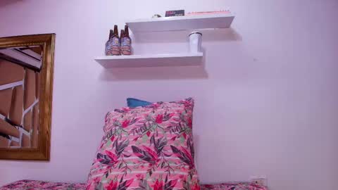 Snapshot of sweegirl_ chatting on September 30, 12:00 pm Debora online show from September 30, 12:00 pm