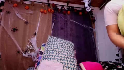 Snapshot of sweegirl_ chatting on October 24, 12:01 pm Debora online show from October 24, 12:01 pm