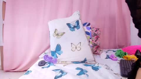 Snapshot of sweegirl_ chatting on October 10, 1:27 pm Debora online show from October 10, 1:27 pm