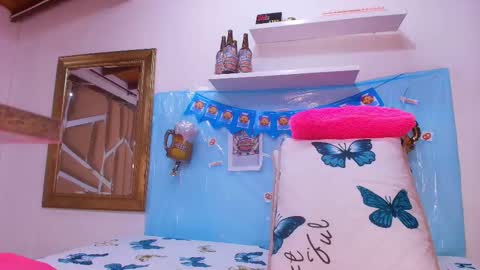 Snapshot of sweegirl_ chatting on September 24, 12:04 pm Debora online show from September 24, 12:04 pm