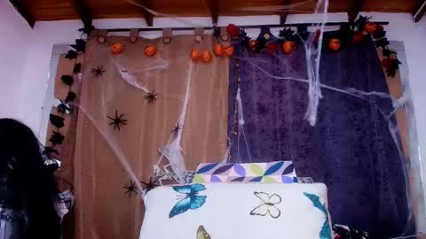 Snapshot of sweegirl_ chatting on October 22, 11:59 am Debora online show from October 22, 11:59 am