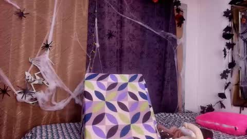 Snapshot of sweegirl_ chatting on October 27, 12:12 pm Debora online show from October 27, 12:12 pm