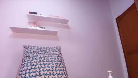 Snapshot of sweegirl_ chatting on September 22, 12:03 pm Debora online show from September 22, 12:03 pm