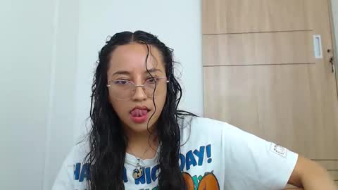 Laura online show from January 24, 7:28 pm
