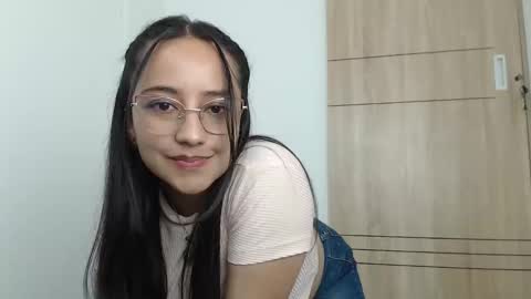 Laura online show from December 12, 6:31 pm