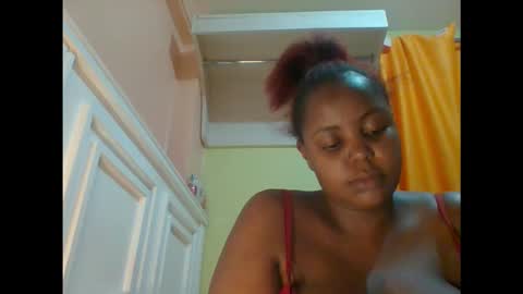 sweet52537 online show from November 12, 9:46 pm