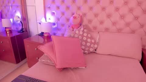 Snapshot of sweet__abbey chatting on October 28, 3:23 am Abby online show from October 28, 3:23 am