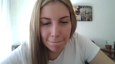 Snapshot of sweet__alana chatting on December 20, 8:01 pm Sweet alana online show from December 20, 8:01 pm