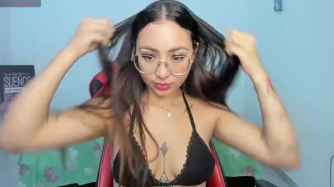 sweet_coral_ online show from February 1, 12:15 pm