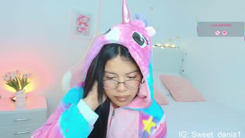 sweet_dania_ online show from October 1, 4:39 am