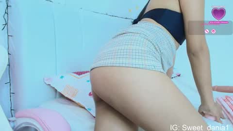 sweet_dania_ online show from September 12, 9:07 am