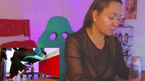 Snapshot of sweet_evans___ chatting on October 4, 6:08 am Sweet Evans online show from October 4, 6:08 am