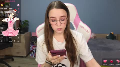 Snapshot of sweet_frosty chatting on December 4, 3:04 am Alice online show from December 4, 3:04 am