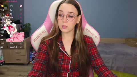 Snapshot of sweet_frosty chatting on December 27, 2:14 am Alice online show from December 27, 2:14 am