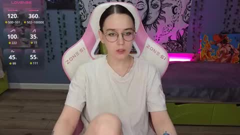 Snapshot of sweet_frosty chatting on October 7, 3:22 am Alice online show from October 7, 3:22 am