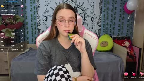 Snapshot of sweet_frosty chatting on February 1, 4:24 am Alice online show from February 1, 4:24 am