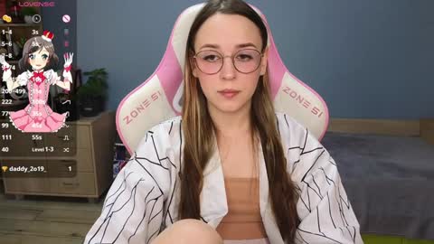 Snapshot of sweet_frosty chatting on December 7, 4:09 am Alice online show from December 7, 4:09 am