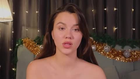Snapshot of sweet_haeven chatting on December 25, 9:11 pm Im Mia.LOVELY PATTERNS 100 120 160 200 my toy buzzes from 2 tip online show from December 25, 9:11 pm