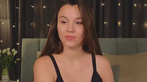 Snapshot of sweet_haeven chatting on February 8, 5:29 am Im Mia.LOVELY PATTERNS 100 120 160 200 my toy buzzes from 2 tip online show from February 8, 5:29 am