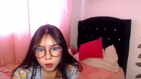 Snapshot of sweet_hannaah chatting on September 19, 12:26 pm Hannah online show from September 19, 12:26 pm