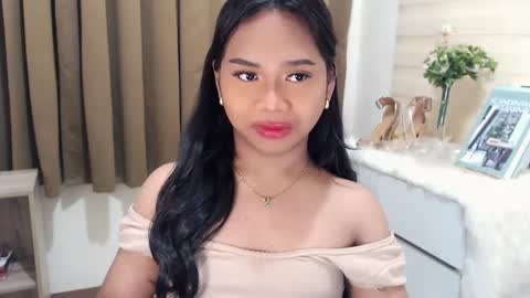 Snapshot of sweet_hoelly chatting on March 7, 10:24 am naughty shannel online show from March 7, 10:24 am