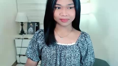 Snapshot of sweet_hoelly chatting on February 21, 8:17 am naughty shannel online show from February 21, 8:17 am