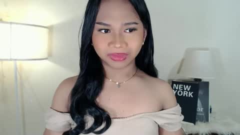 Snapshot of sweet_hoelly chatting on March 6, 9:25 am naughty shannel online show from March 6, 9:25 am