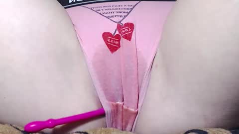 Snapshot of sweet_kitten25 chatting on February 19, 10:12 am Kitten online show from February 19, 10:12 am