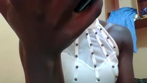 Snapshot of sweet_leen256 chatting on February 25, 12:27 pm sweet_leen256 online show from February 25, 12:27 pm