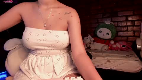 Snapshot of sweet_lemariee_ chatting on January 16, 8:22 am Lemarie online show from January 16, 8:22 am