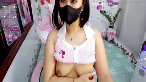 Snapshot of sweet_lily0 chatting on October 13, 8:33 pm Lily online show from October 13, 8:33 pm
