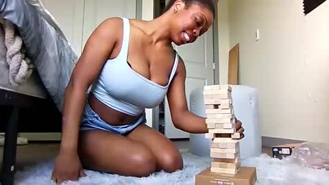 Amelia online show from April 13, 10:10 pm