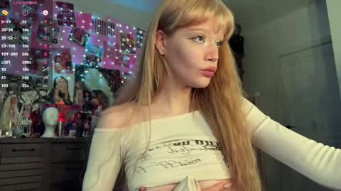 Melissa. Join me on Fansly link in social medias online show from September 20, 7:50 am