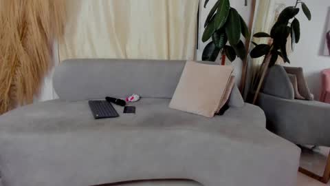 MIA 3 online show from December 8, 8:09 am