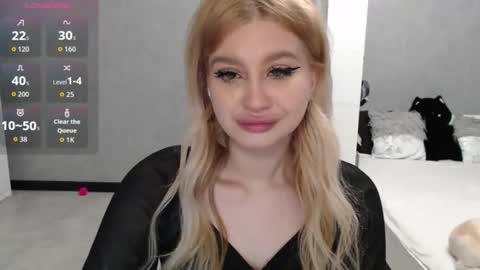 sweet_nicole_333 online show from October 3, 9:25 am