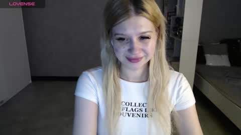 sweet_nicole_333 online show from October 23, 11:27 am