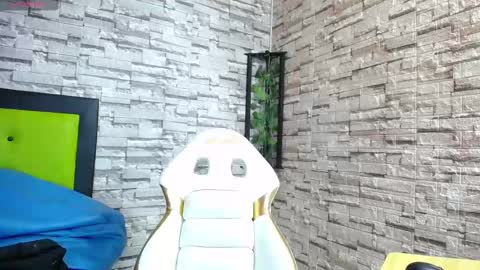 Snapshot of sweet_poison30 chatting on March 11, 8:20 pm LAUREN online show from March 11, 8:20 pm