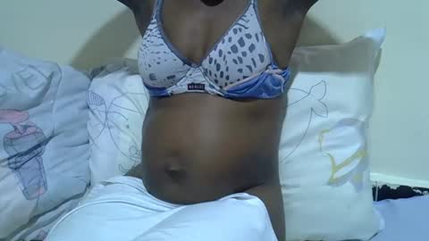 Snapshot of sweet_shari chatting on September 28, 8:03 pm Princess shari online show from September 28, 8:03 pm