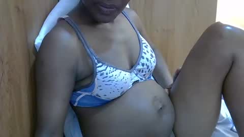 Snapshot of sweet_shari chatting on September 17, 1:20 pm Princess shari online show from September 17, 1:20 pm