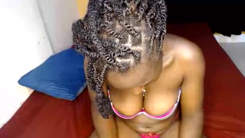 ellanah Tracie online show from May 15, 2:05 am